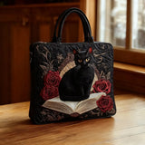 Bolso acolchado hecho a mano – Gato negro en la pila de libros